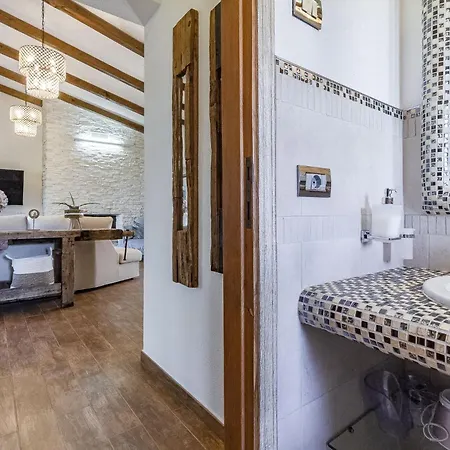 別荘 I Lecci パラーウ