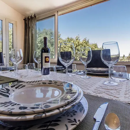 別荘 I Lecci パラーウ